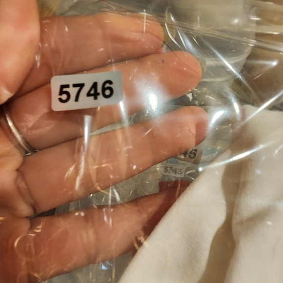 WHBM Chic Off White Ruffled V-Neck Long Sleeves Top Size XXS - Picture 11 of 11